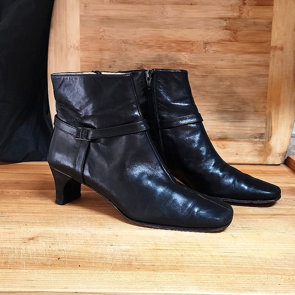 Salvatore Ferragamo Italian black leather Vintage used boots size 6.5 - Picture 2 of 16